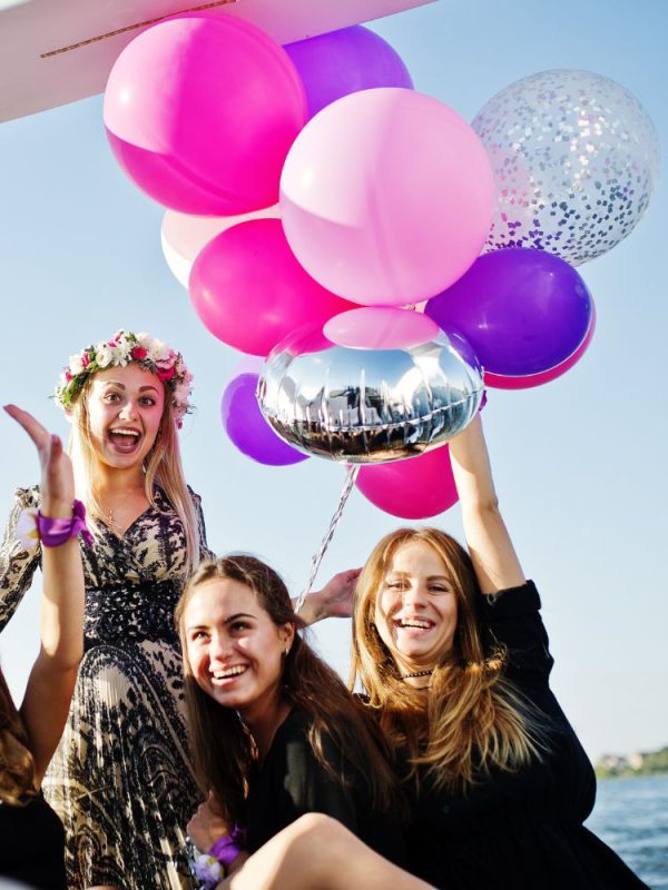 eventboot-berlin-junggesellinnen-luftballons-750x1000px Eventboot Berlin Junggesellinnen